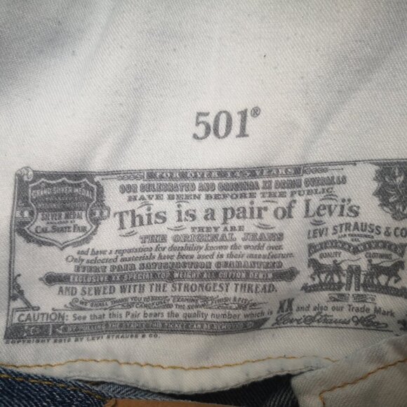 Levi's 501 Men's Size 36/32 Medium Wash Button Fly Straight Leg Jeans - Picture 5 of 13